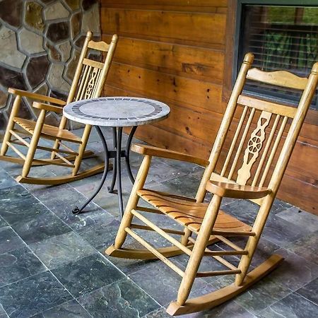 Holly Tree Hideaway - Semi Secluded Mtn Setting Villa Sevierville Eksteriør bilde
