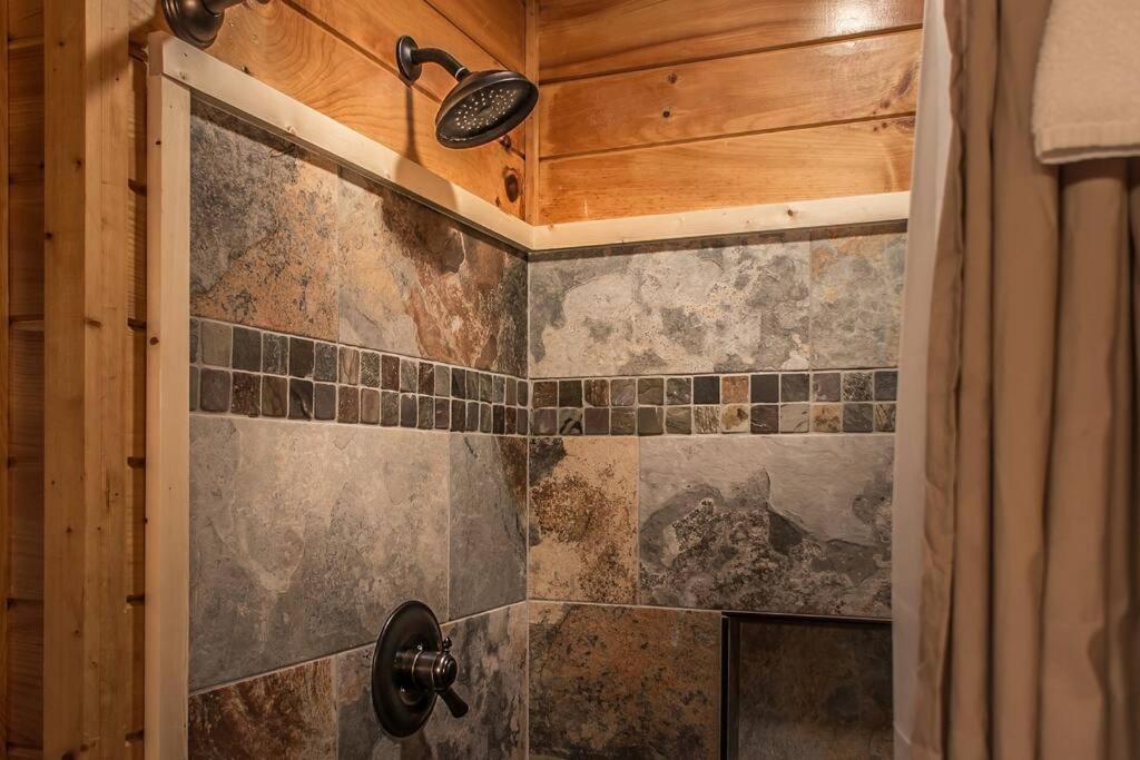 Holly Tree Hideaway - Semi Secluded Mtn Setting Villa Sevierville Eksteriør bilde