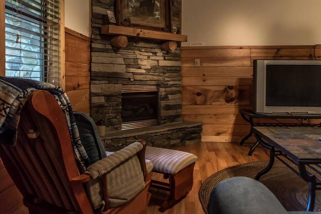 Holly Tree Hideaway - Semi Secluded Mtn Setting Villa Sevierville Eksteriør bilde