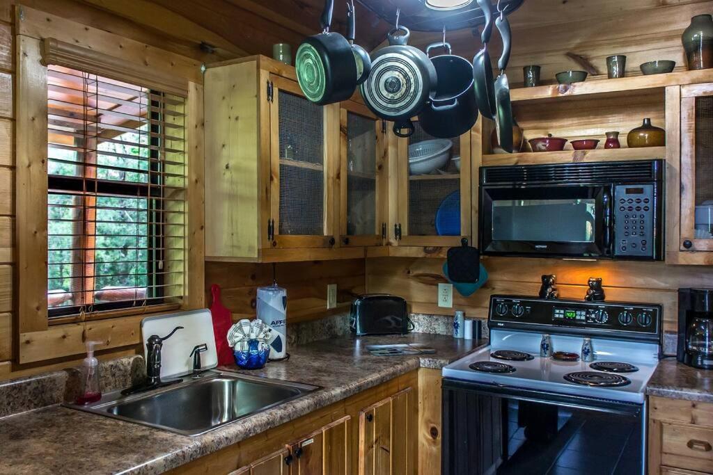 Holly Tree Hideaway - Semi Secluded Mtn Setting Villa Sevierville Eksteriør bilde